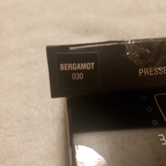 New LiSi Cosmetics Satin Eyes - Picture 3 of 3